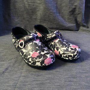 Sanita Clogs Women's in Pink Roses with Heart Buckle